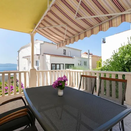 Jele Apartman *