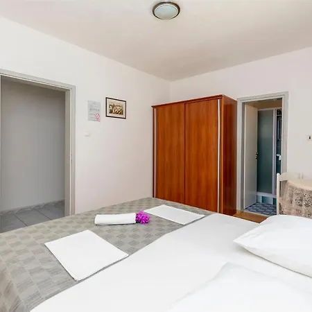 Jele Apartman *